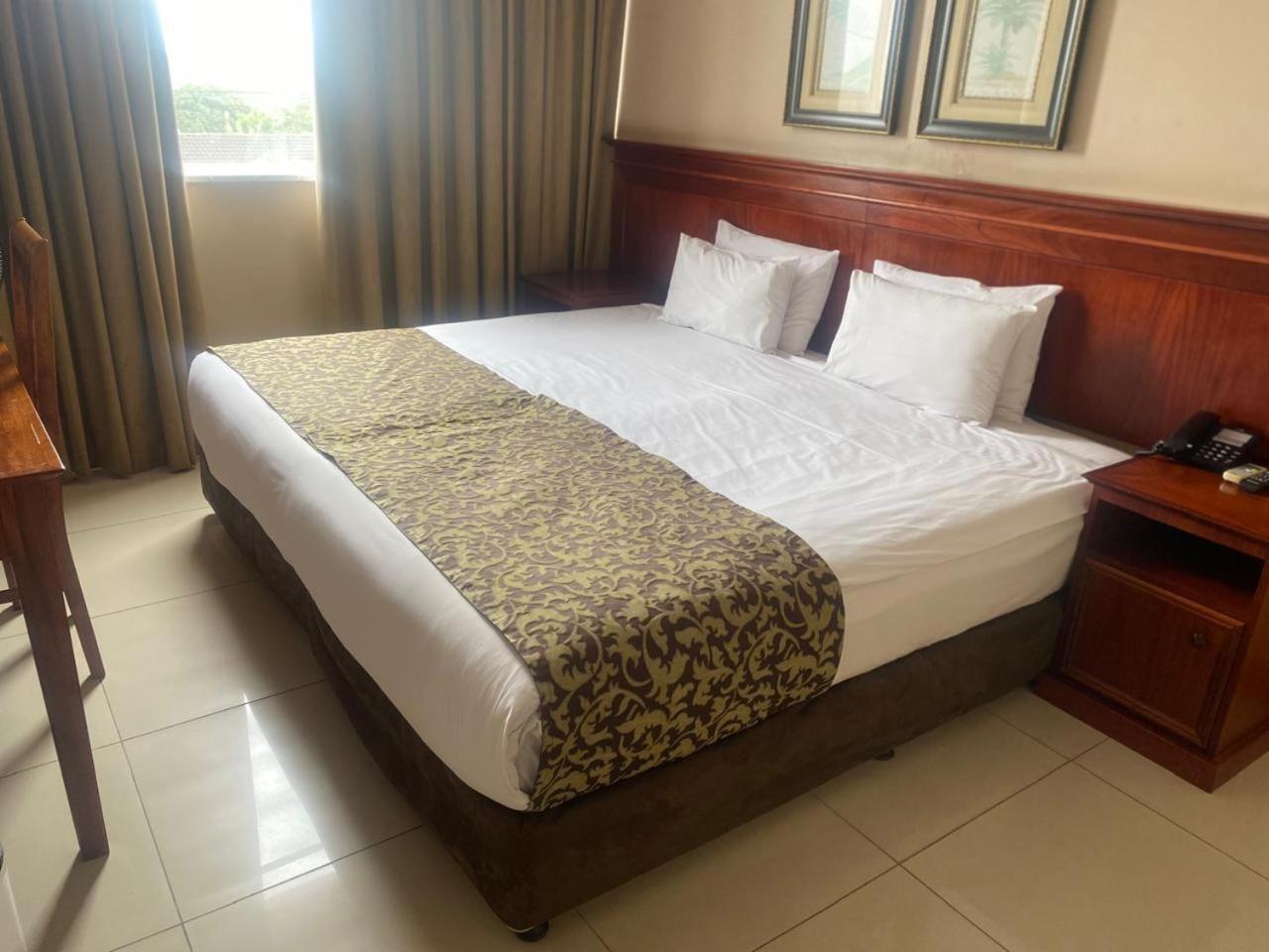 Emakhosini Hotel On East Durban Buitenkant foto