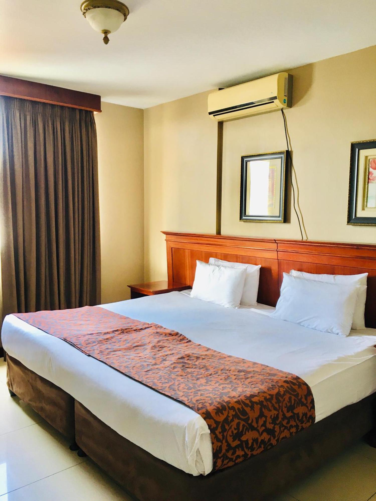 Emakhosini Hotel On East Durban Buitenkant foto